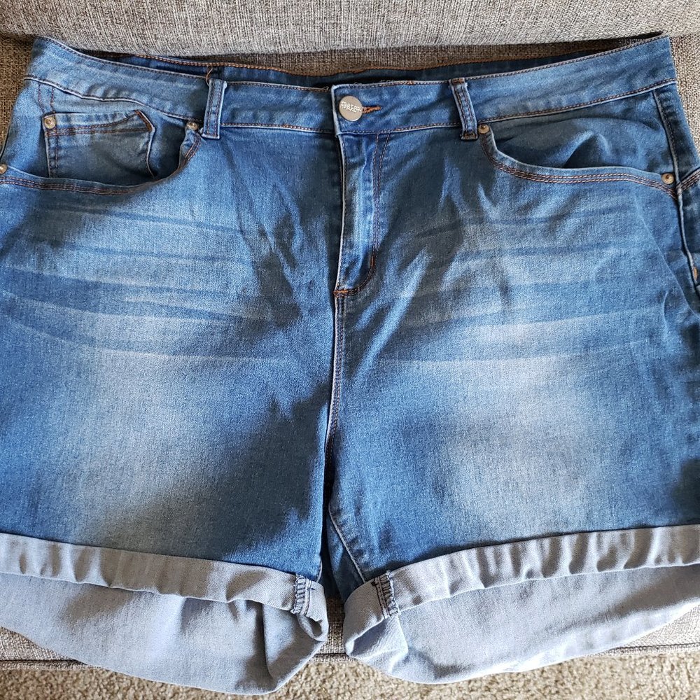 LoveMyBooty Curve-Hugging Jean Shorts